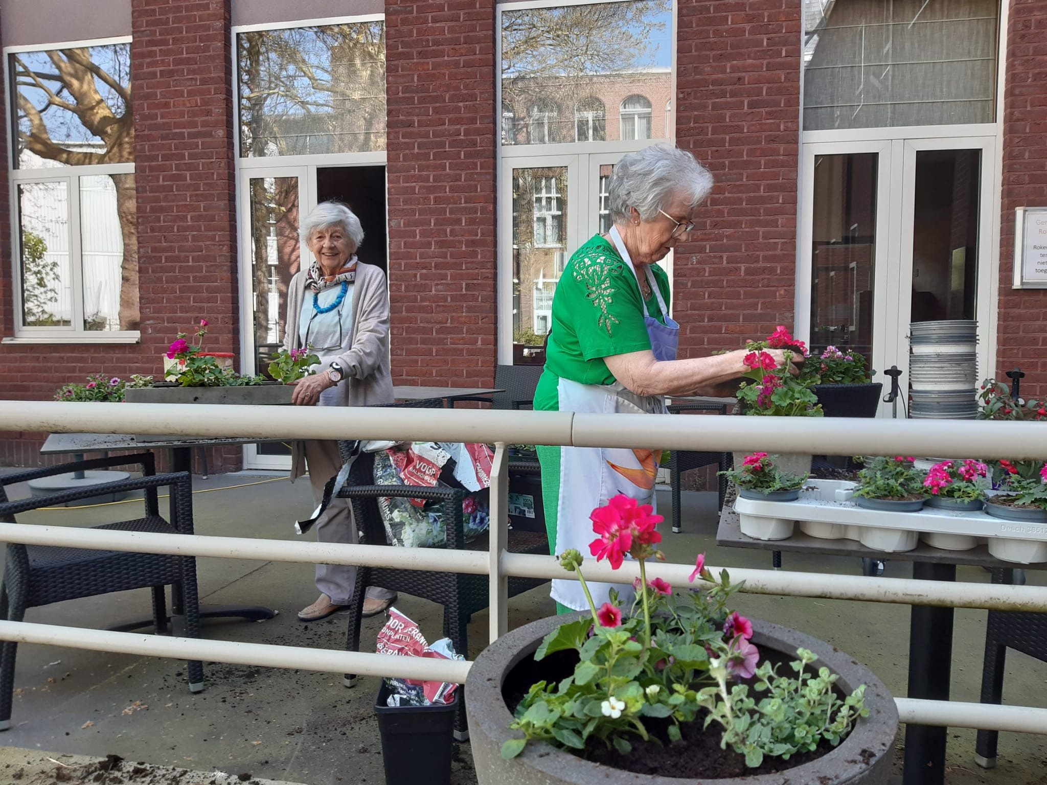 terras klaarmaken voor de zomer