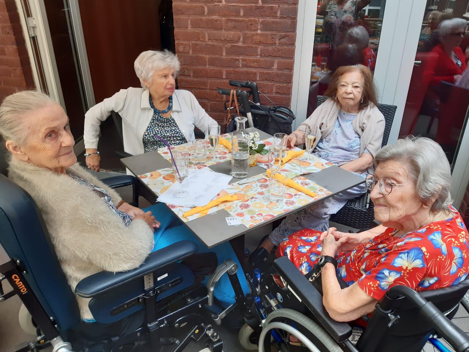 Zomerfeest @NottebohmWzc met frietjes, ijs en schitterende muziek