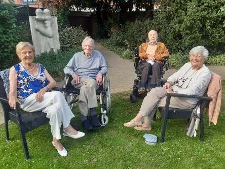 genieten van de Indian Summer in de mooie tuin van Nottebohm